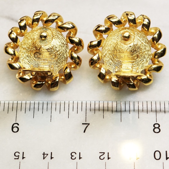 Christian Dior Pearl & Gold Clip-on Earrings ~ 22K Gold Iridescent Pearl EUC - Picture 7 of 16